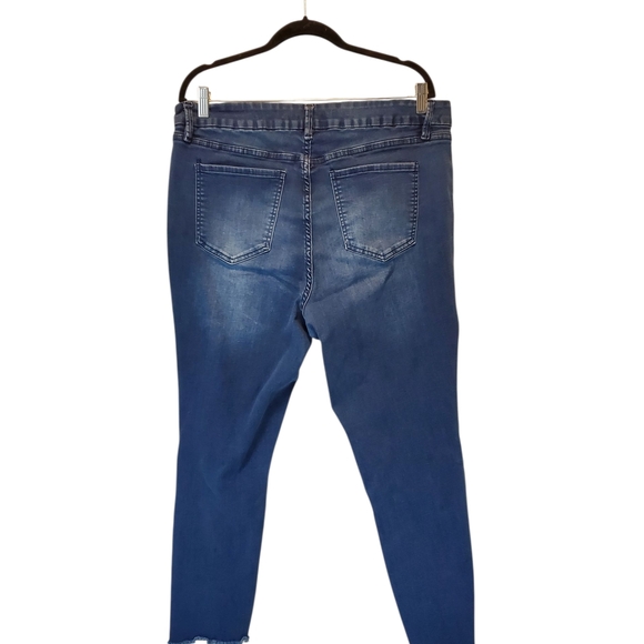 Royalty For Me Curvy Distressed Skinny Jeans Size 18W - Picture 3 of 3